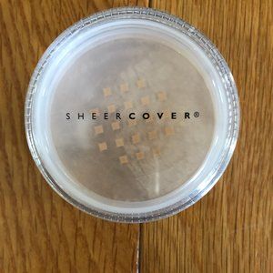 New with Seal Unbroken Mineral Foundation in Latte